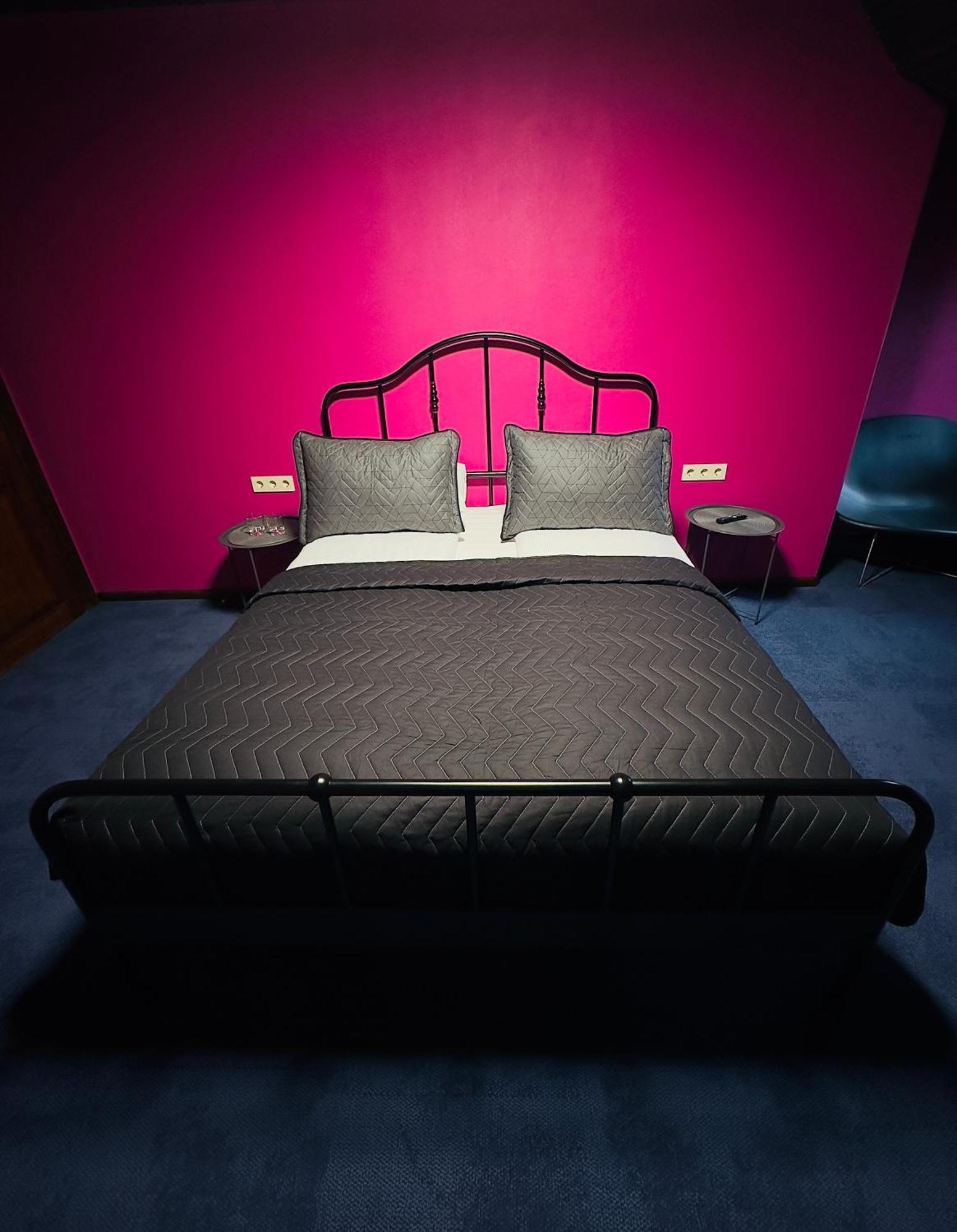 Broken Bed Hootel Kaunas Eksteriør bilde